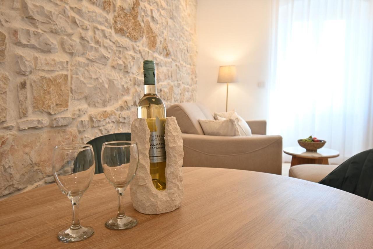 Summer Cave In Center Apartment