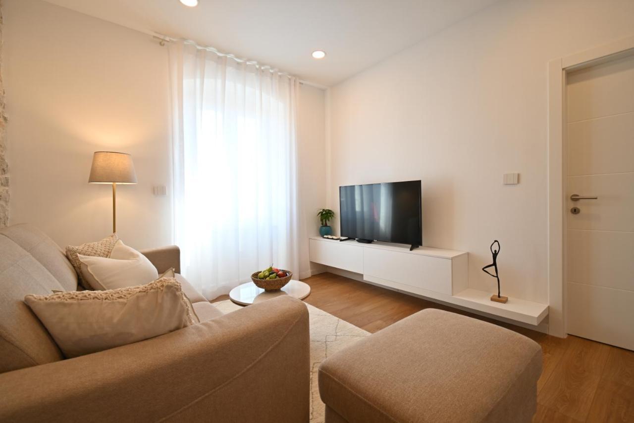 Summer Cave In Center Apartment